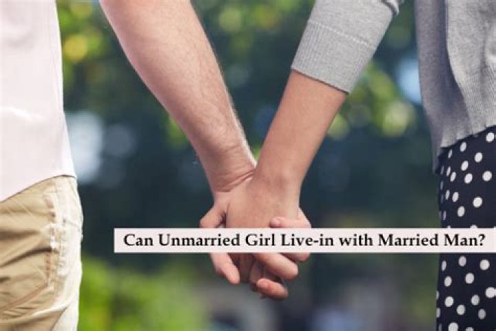 Can unmarried couples live together in Oman?
